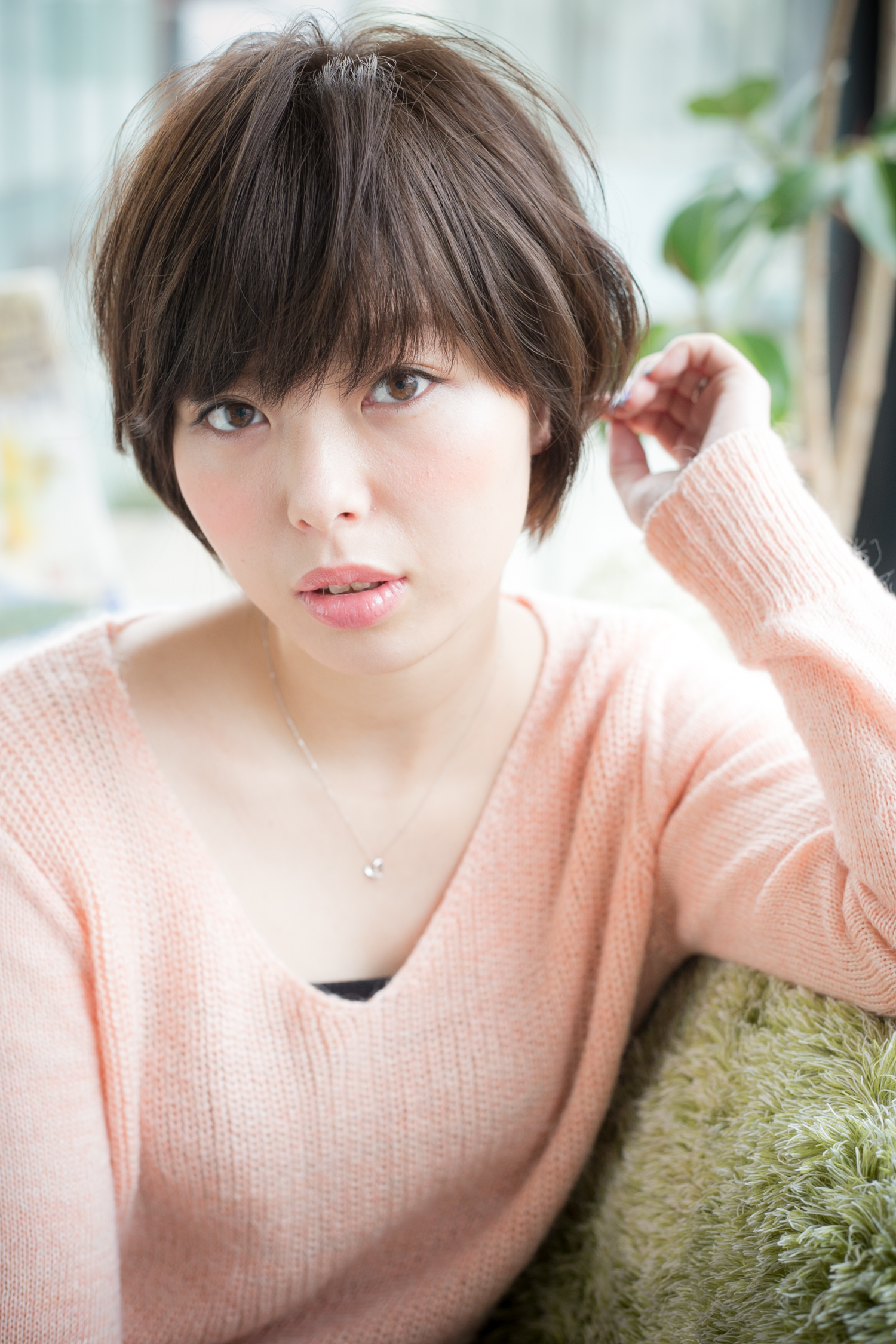 長め前髪でしなやか大人めニュアンスショート