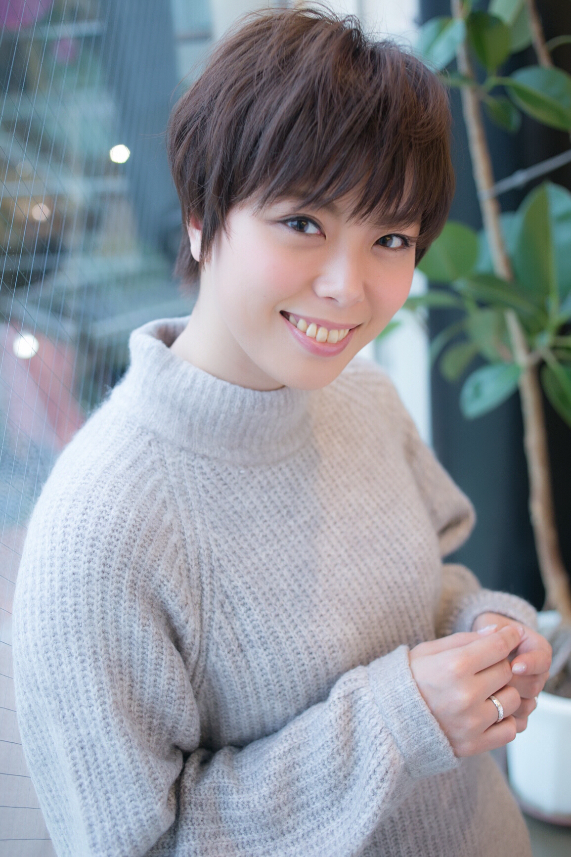 耳かけカジュアルショートヘア