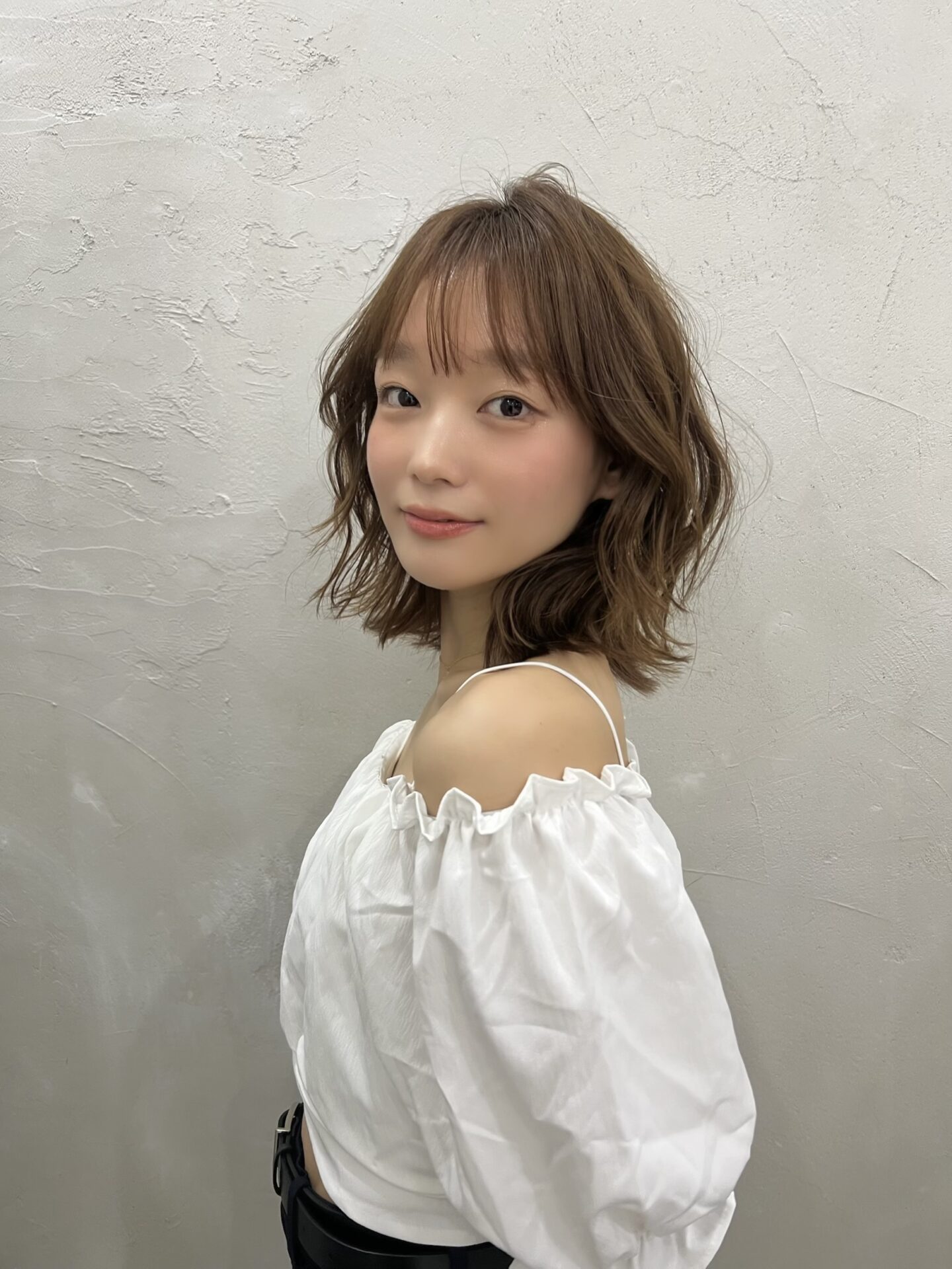 巻かなくても可愛いのに、巻いたらもっと盛れる！？大人の抜け感レイヤースタイル