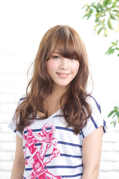 ふわふわカールが魅力のロマンティックロング