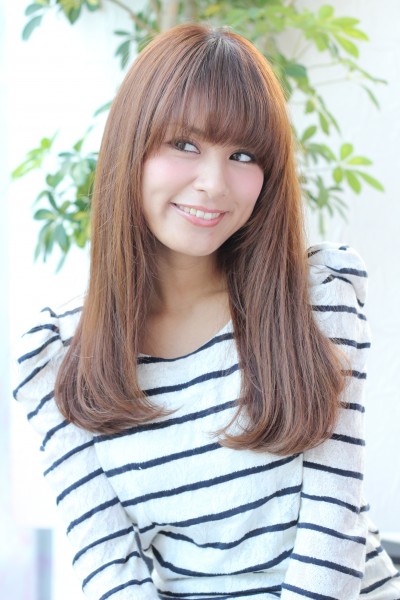 【誰でも可愛く似合うツヤありストレート】　