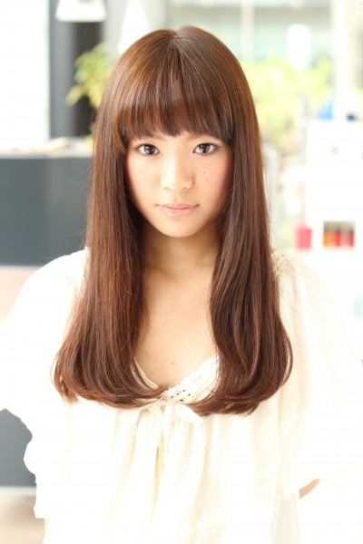 【ピュアな表情を引き出すツヤストレート】　