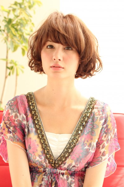 無造作なニュアンスのクセ毛風カントリーヘア