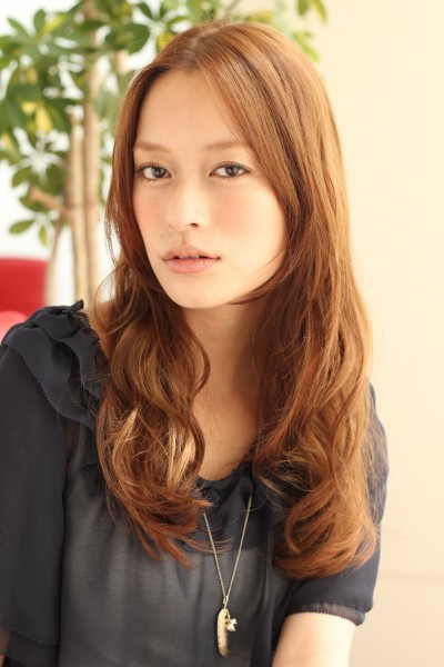 【リラックスウェーブで大人可愛く】