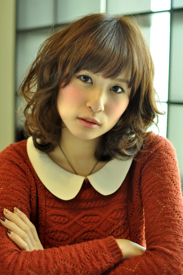 束で揺れるミディアム。