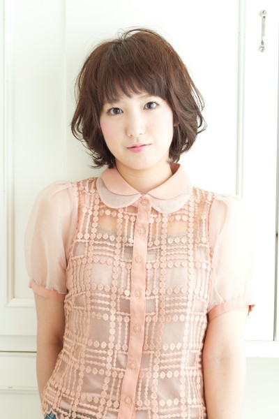 柔らかい丸み×空気感が女性らしく見せるボブルフ