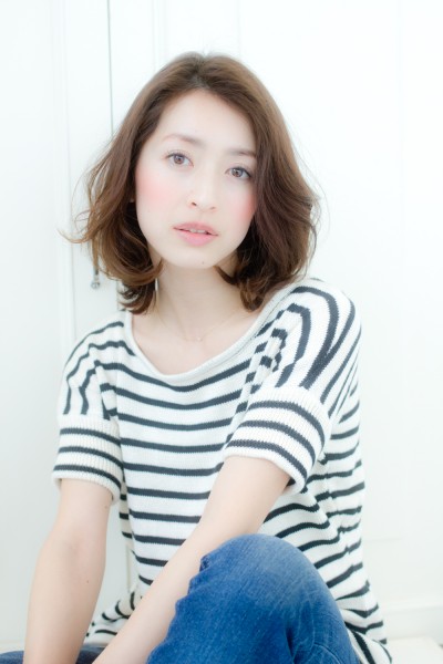 外国人のようなくせ毛が大人かわいいボブ