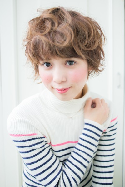 外国人みたいなクセがかわいいひし型シルエットが可愛い大人ショート - メイン