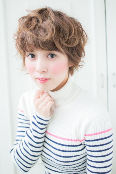 外国人みたいなクセがかわいいひし型シルエットが可愛い大人ショート