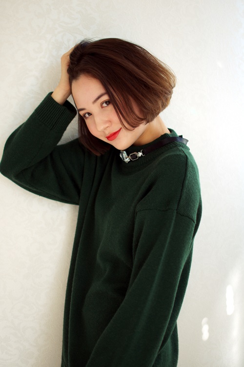 外国人風切りっぱなしボブはモーブカラーが決め手！！