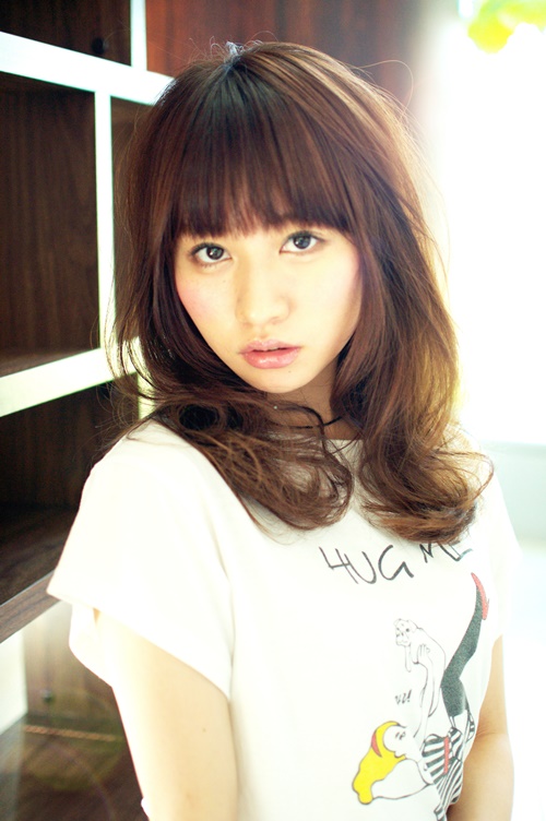 ほのかに揺れる毛先が女の子の優しい部分を引き出してくれる。 - メイン