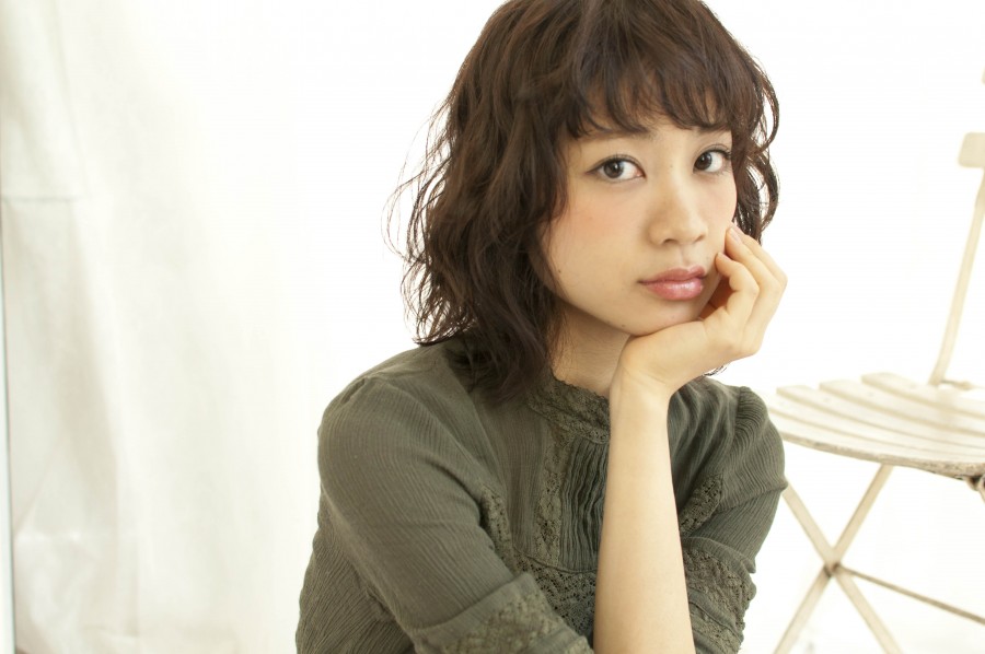 外国人のようなナチュラルなウェーブで魅せる最新ウルフスタイル