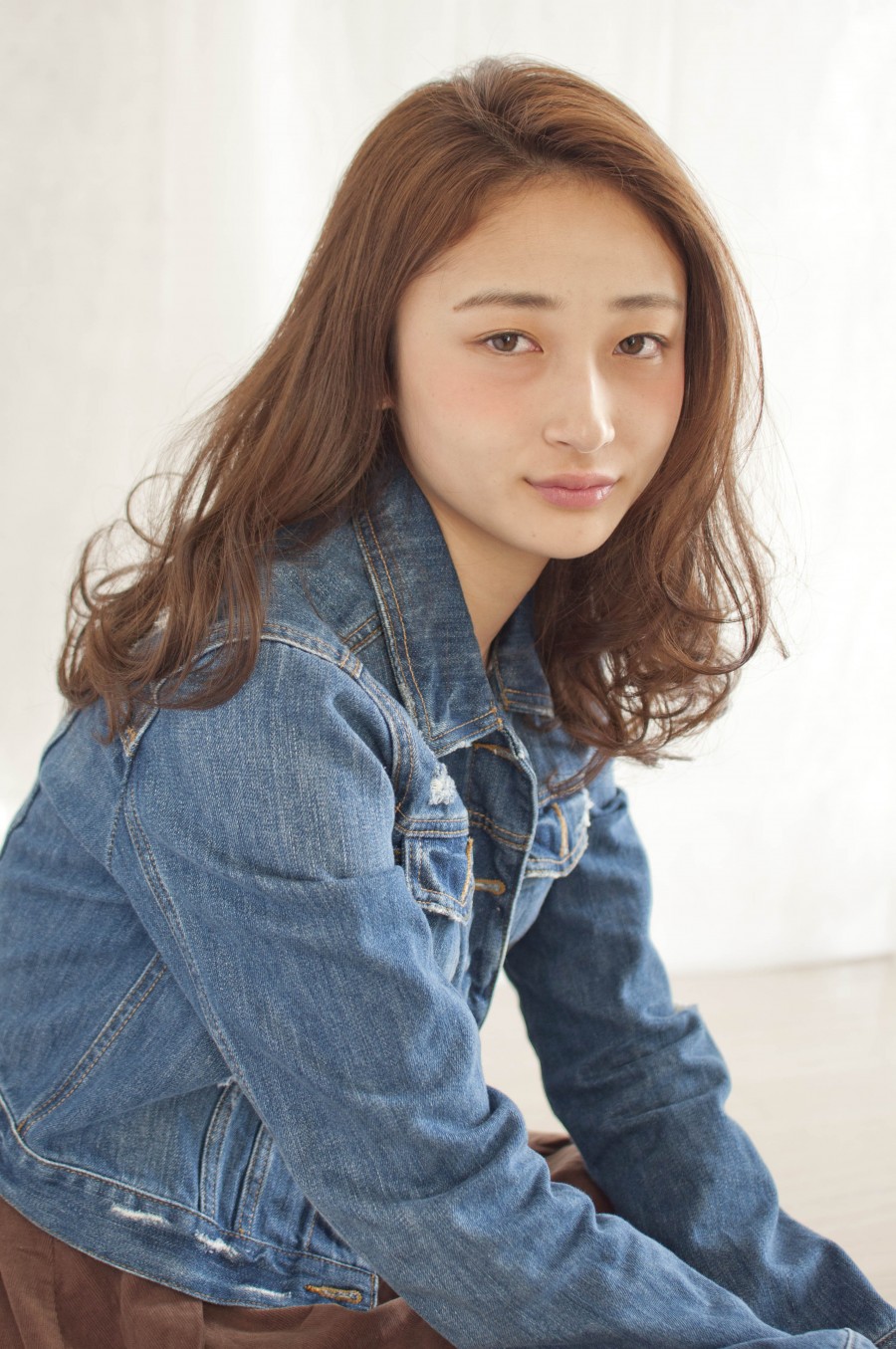 ラフでやわらかい質感のウェーブが魅力的なミディアム♪ - メイン