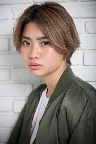 センターパートの美フォルムショートボブ