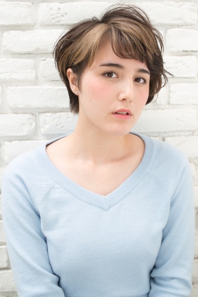 ☆耳かけがかわいいグレージュショート☆ - メイン