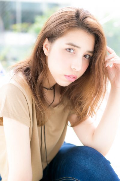 耳かけがポイント☆軽さのあるナチュラルなセミディスタイル★