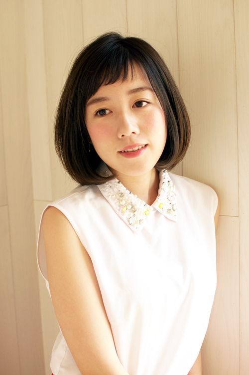 大人の短め前髪。