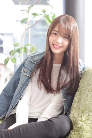 ほつれ質感が女性らしさを演出　ヌーディロング