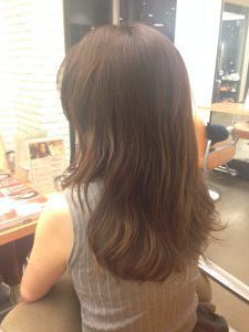 冬こそカーキ系ヘアカラー！冬の柔らかい陽射しを浴びた髪こそ外国人風に！