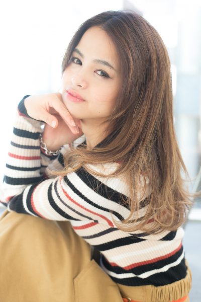 外国人のようなグラデーションカラーのラフパーマスタイル