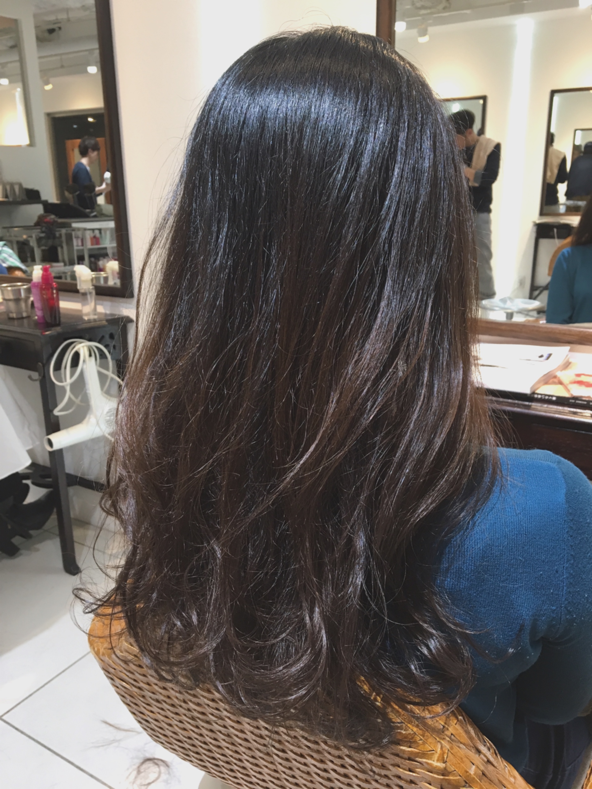 ロングヘアでも少しカットするだけで変わるんです★