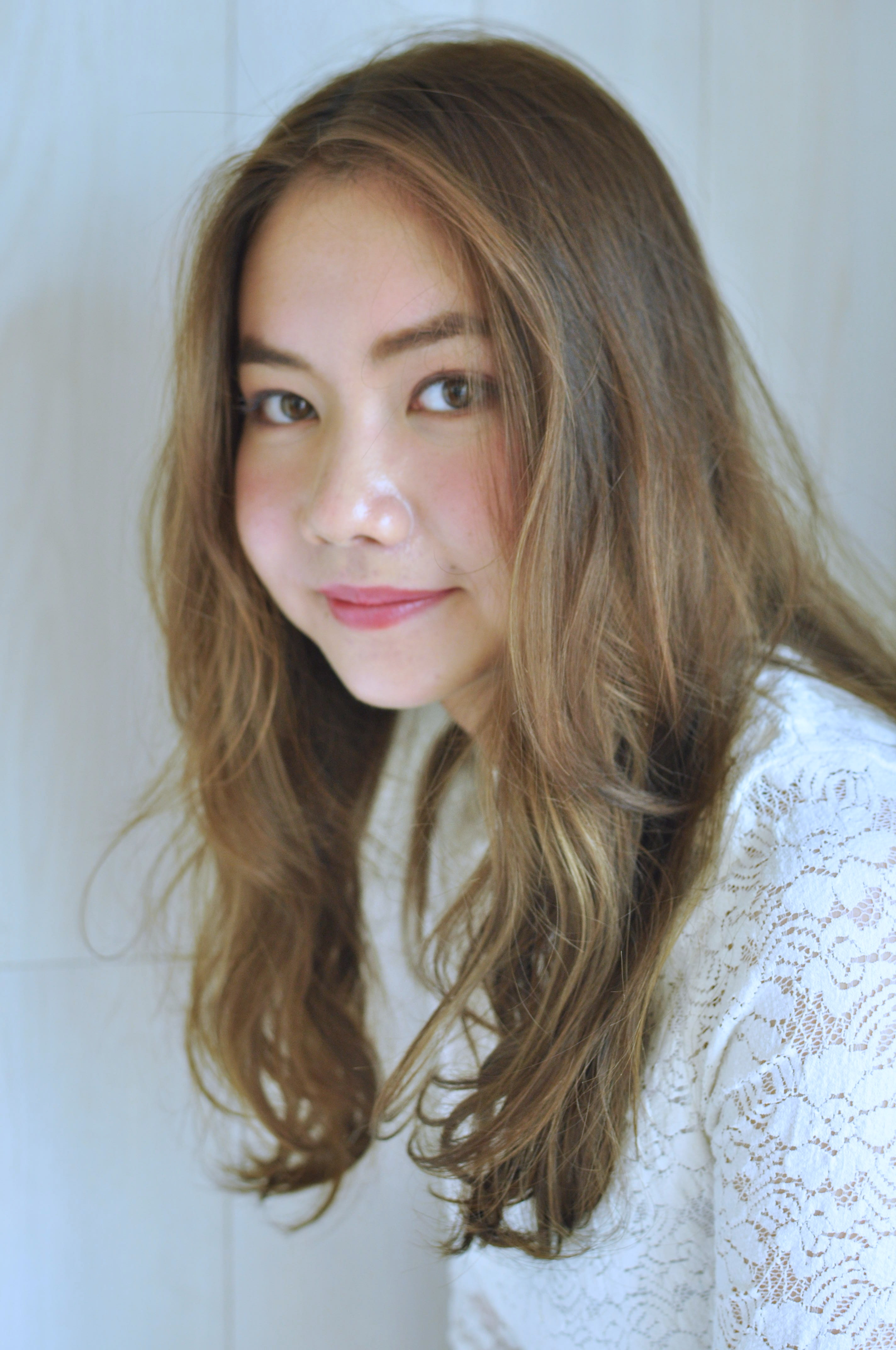 ナチュラルウェーブの外国人風センターパートロング