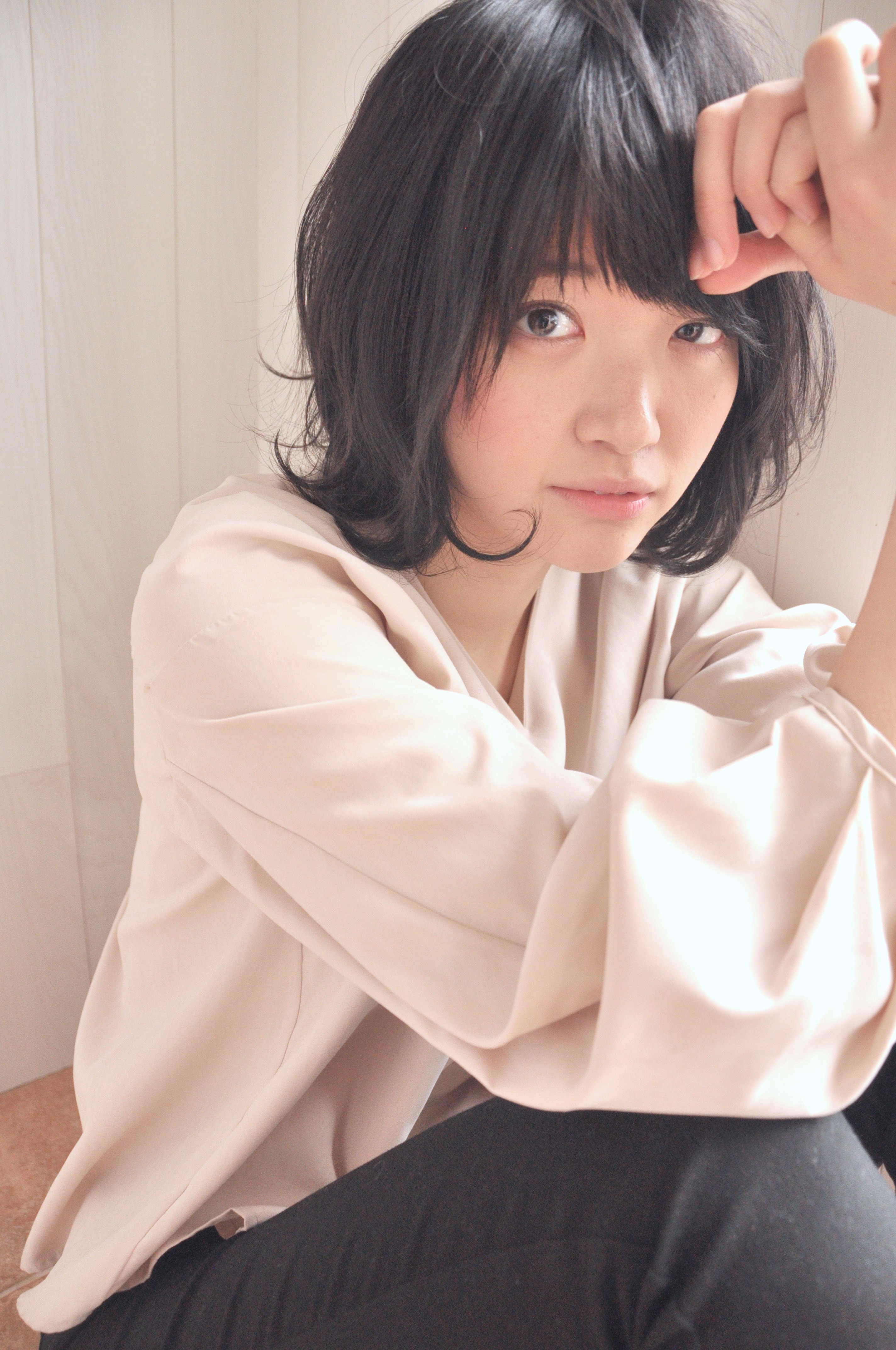 暗髪ぷるぷるボブ