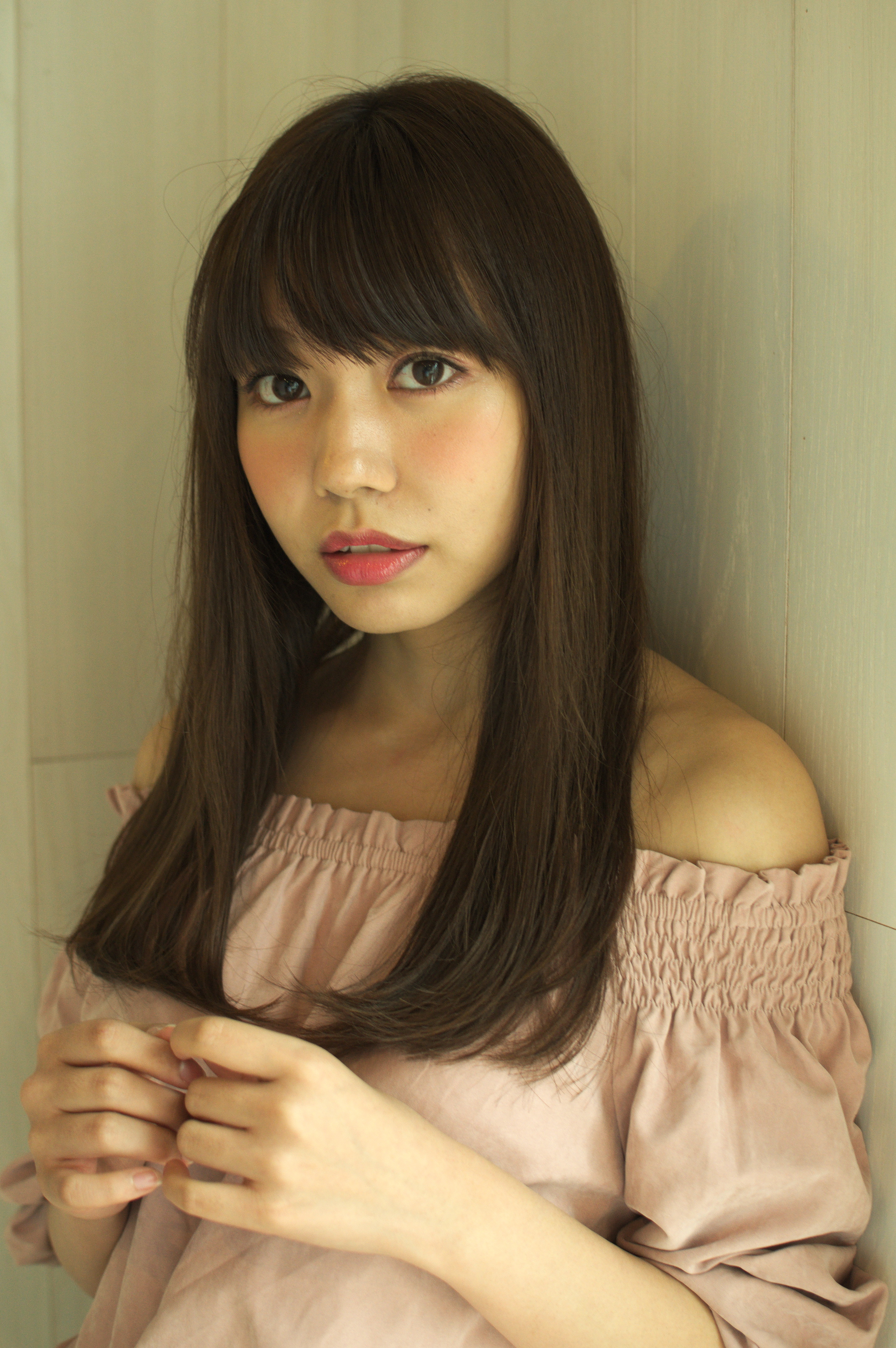 ナチュラルかわいい厚め隙間バングロング