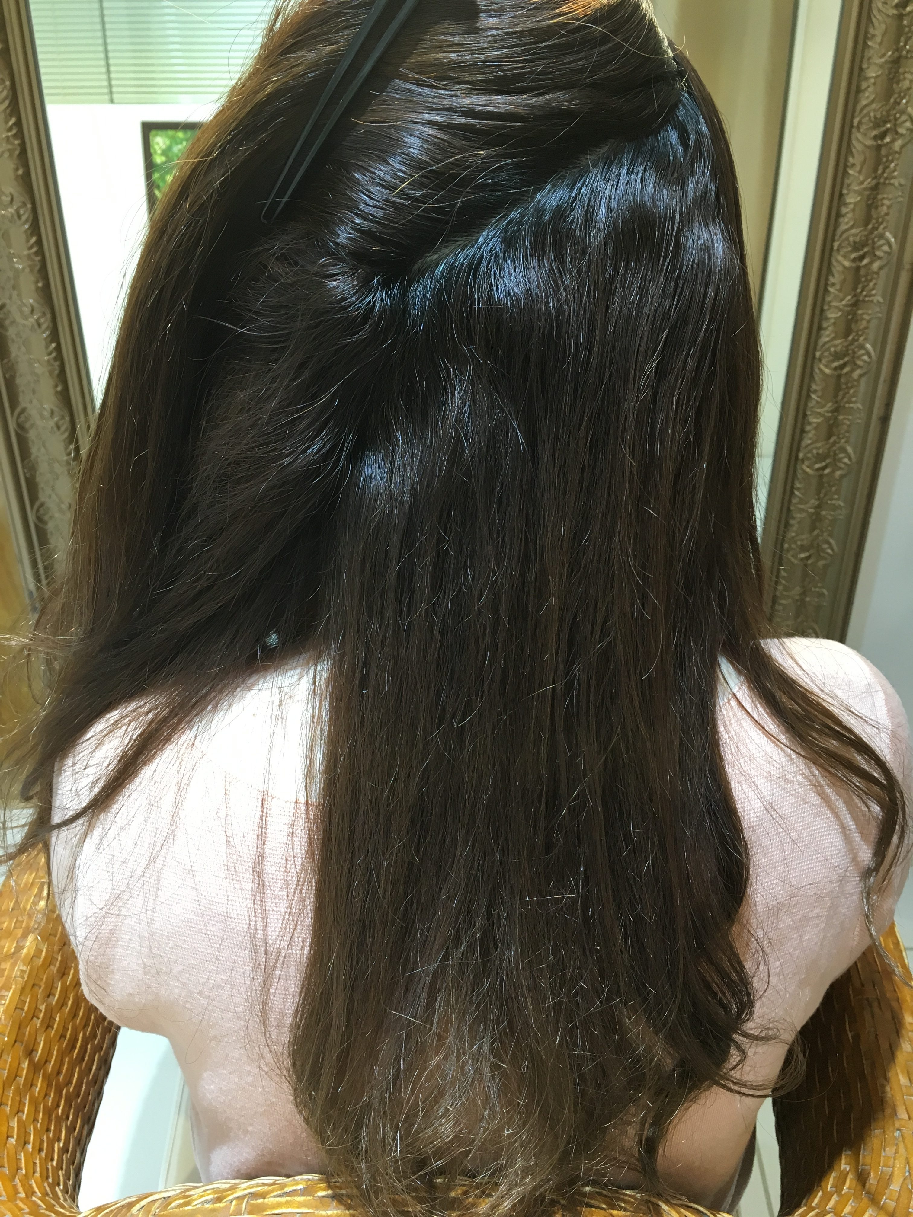 梅雨じゃなくてもクセは出る！低ダメージのストレートパーマで解決！