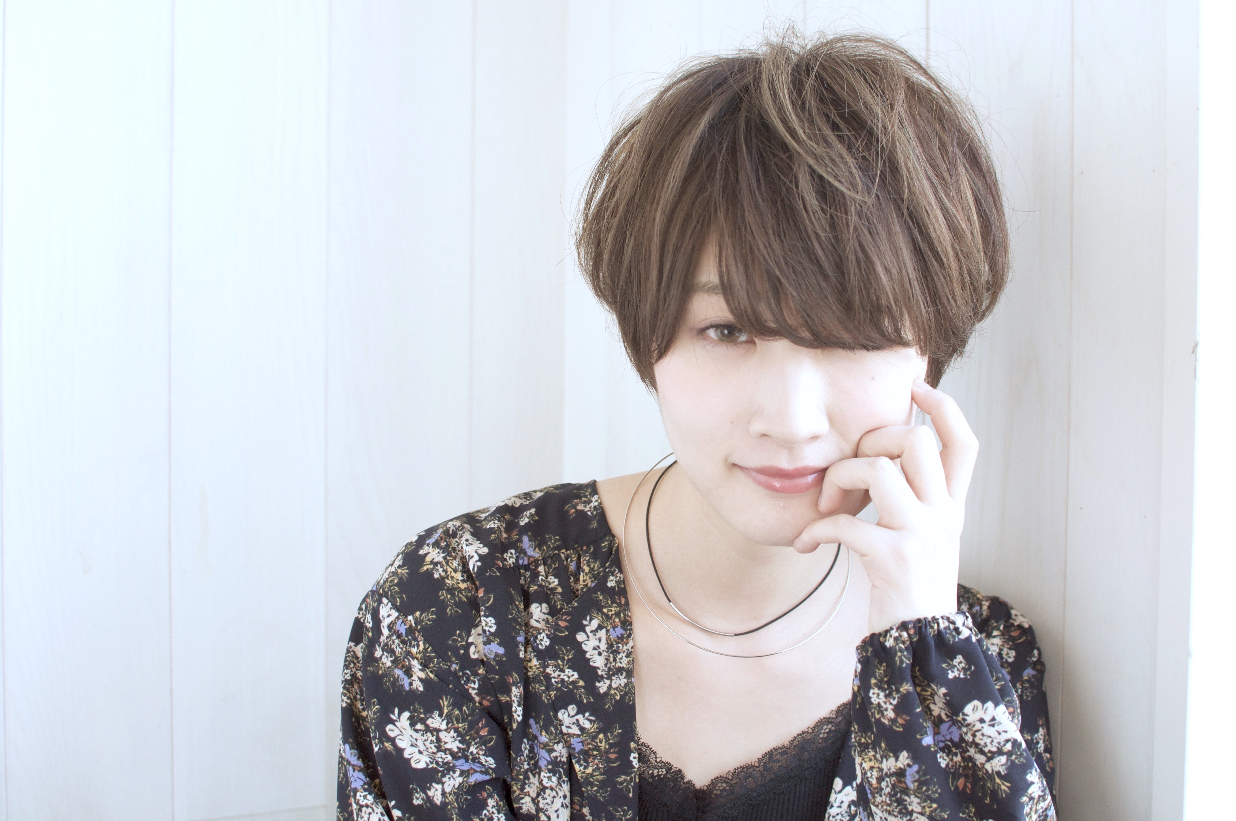 明るめカラーのマッシュショート