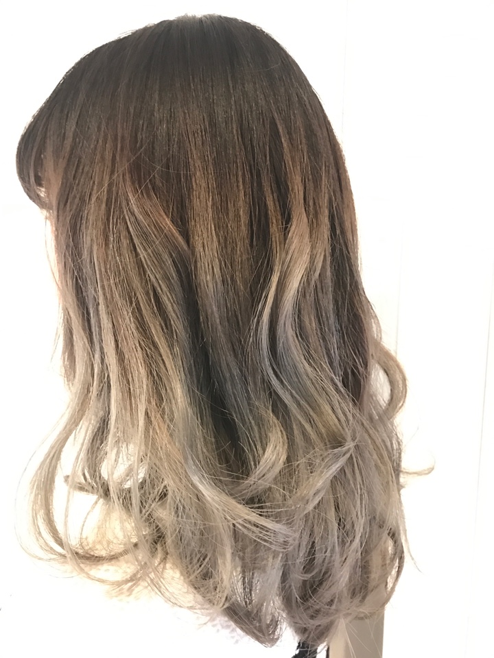 ブリーチを使ったグラデーションカラー   〜シルバーアッシュ〜