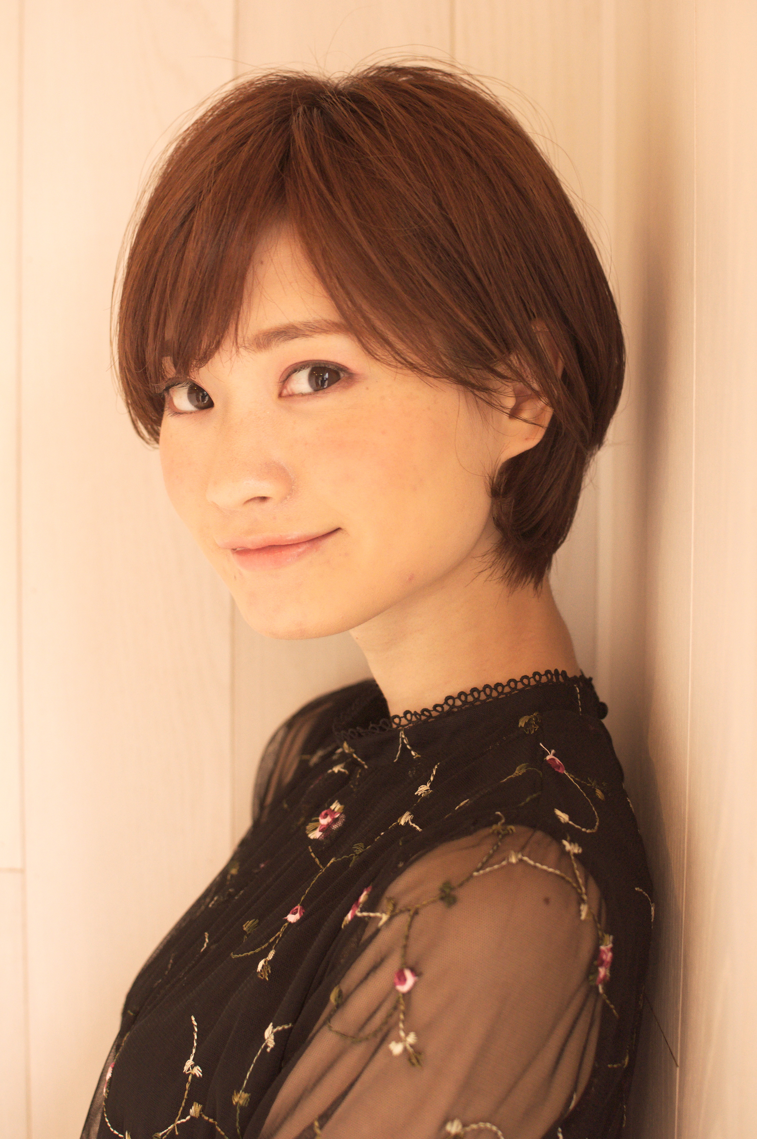 襟足サイドシルエットもキレイなナチュラルショートボブ