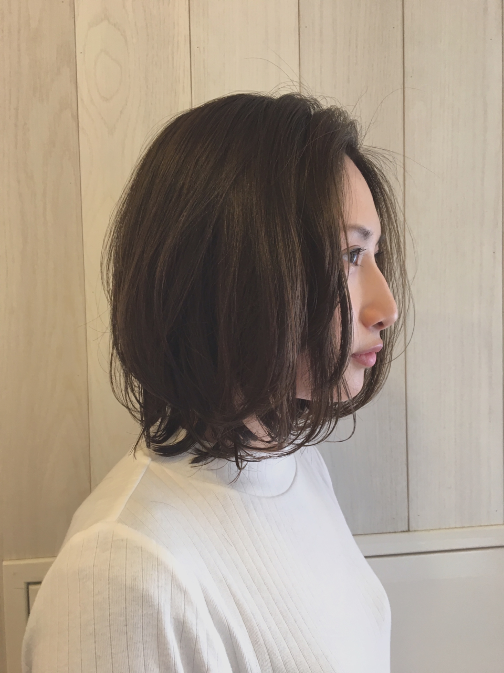 ひし形シルエットで小顔効果★