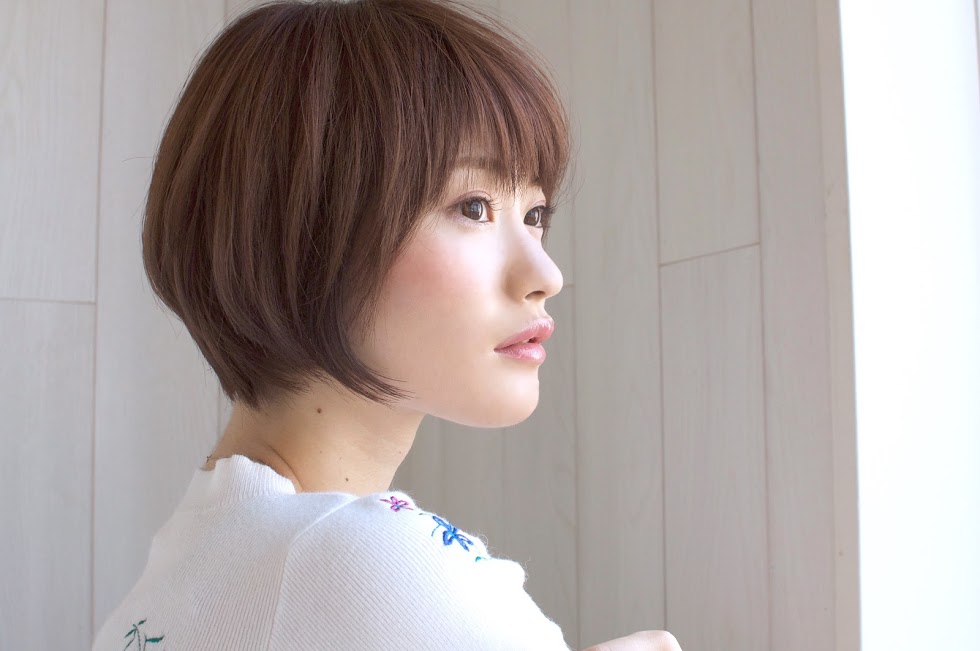 大人シルエットのショートボブ