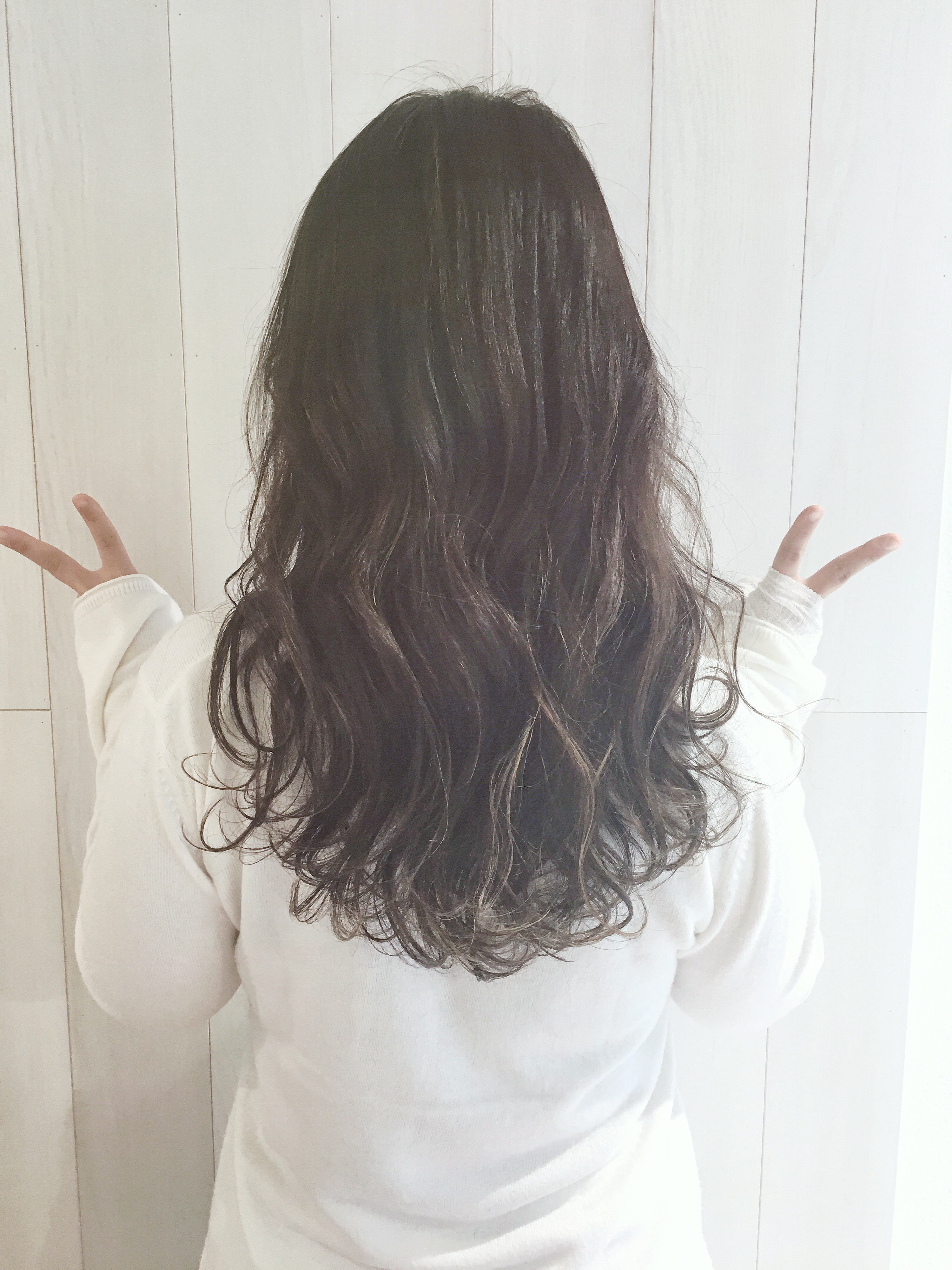 7トーンでダークアッシュ！男女共に愛される女性像！