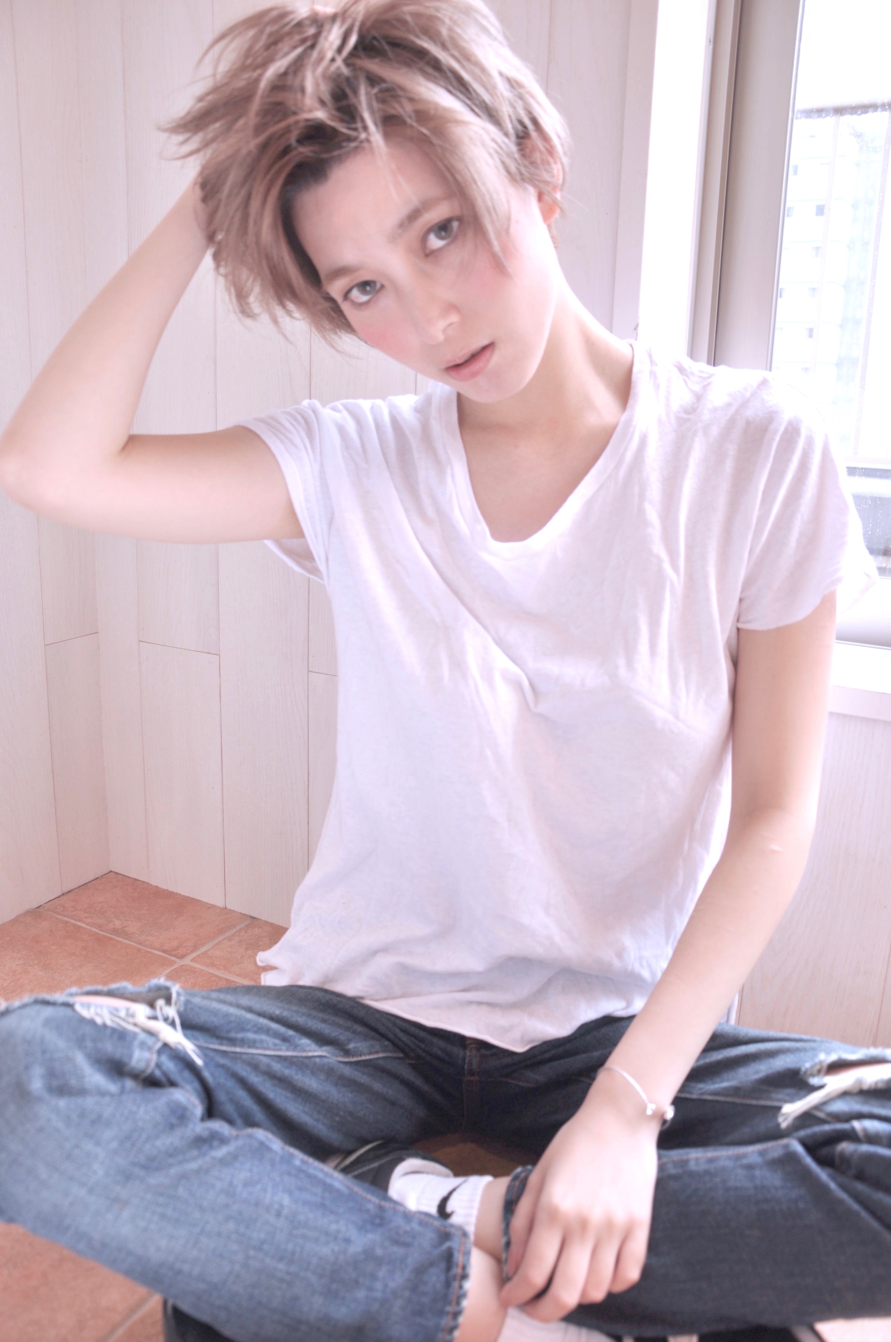 ラフな質感で差をつけるショートヘアスタイリング