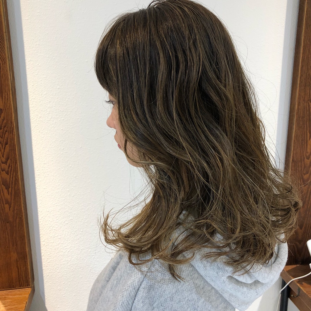 細めのハイライトで外国人風グラデーションカラーがお洒落★