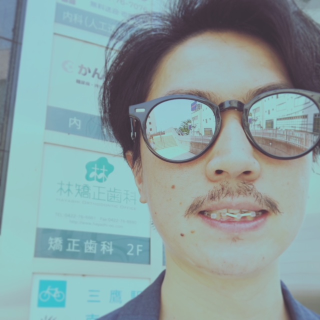 歯科矯正男子