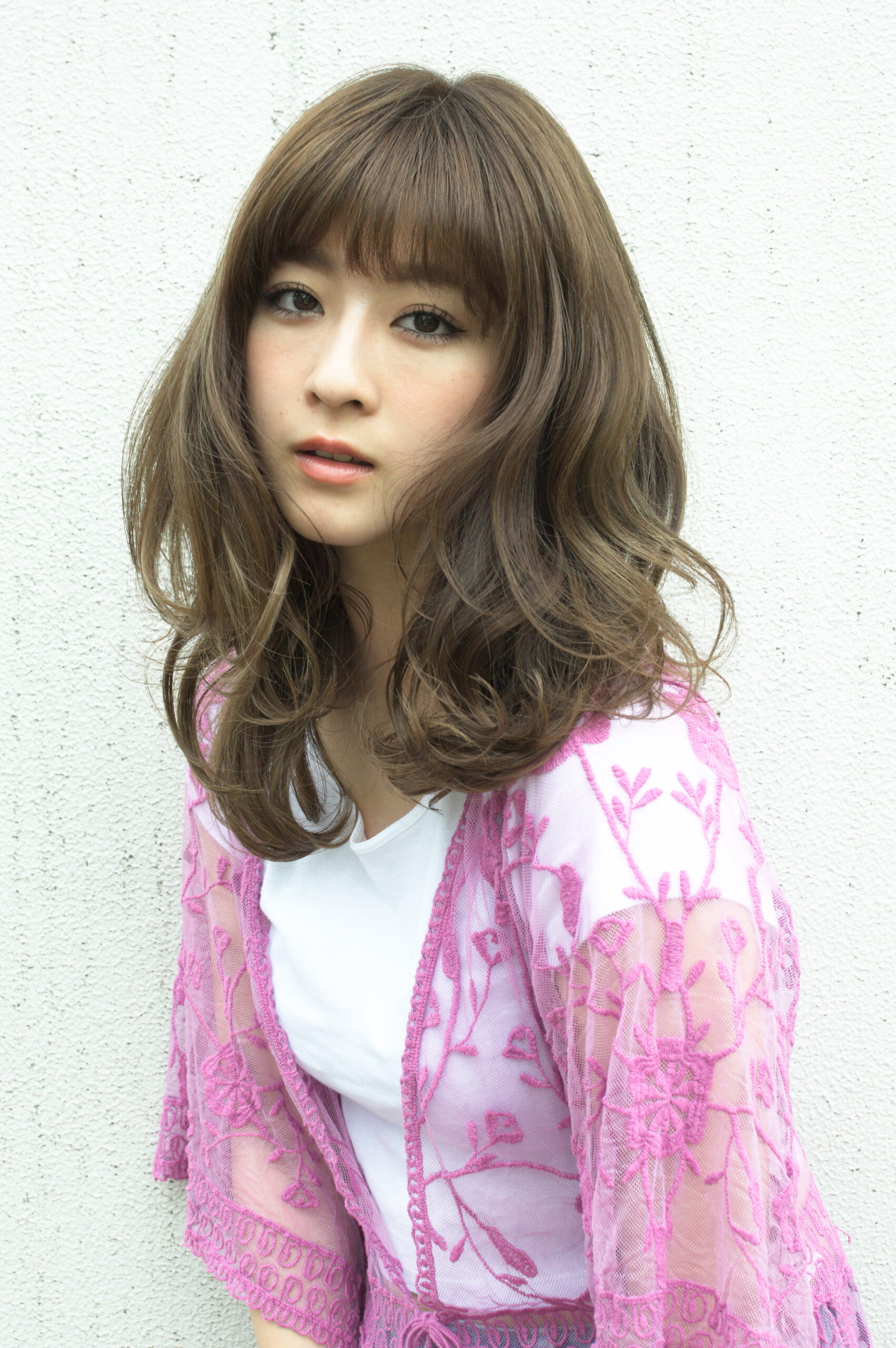 かわいく決まるナチュラルウェーブセミロング