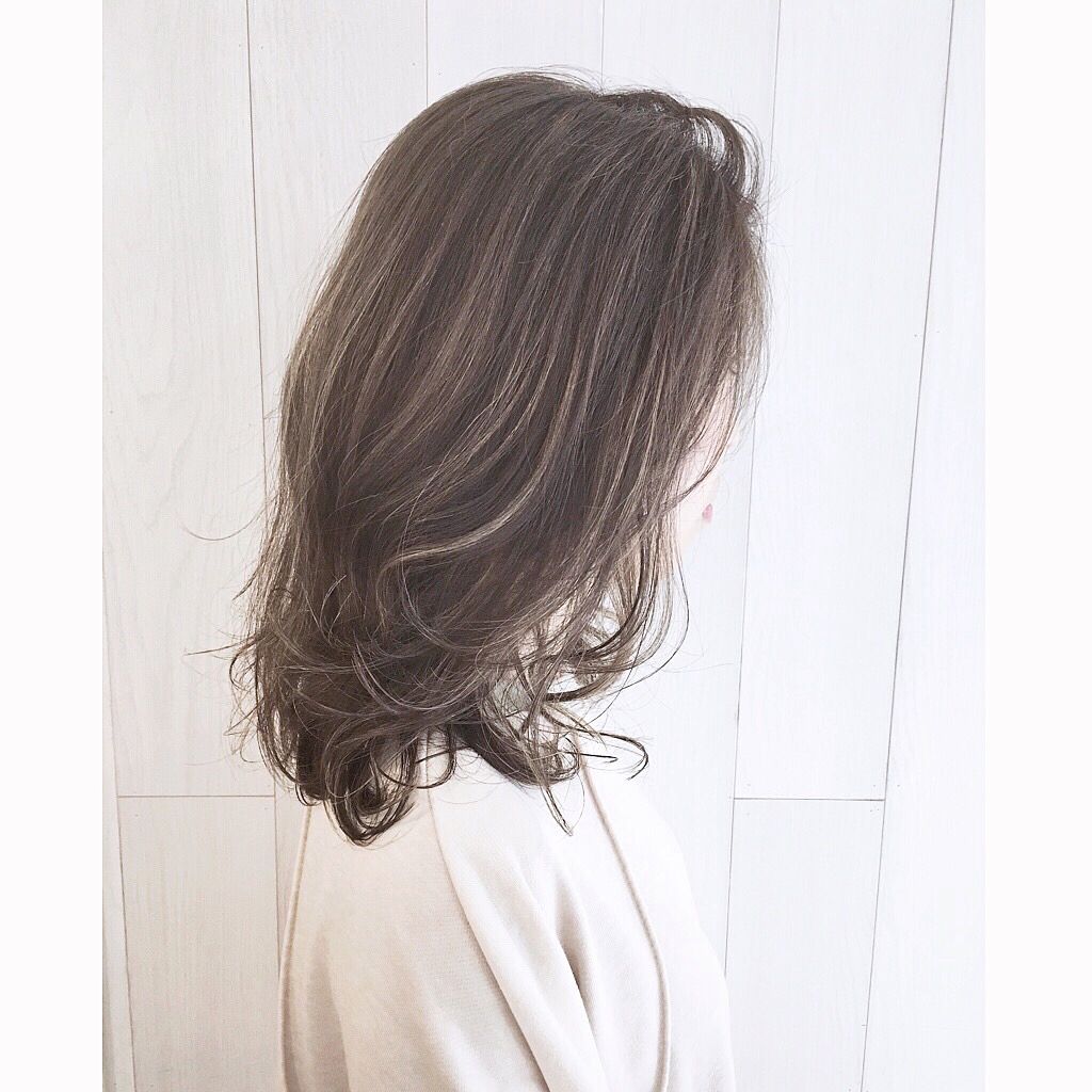 ハイライトメッシュカラーで頭の形もカバー出来る立体感ヘアに♪^ ^