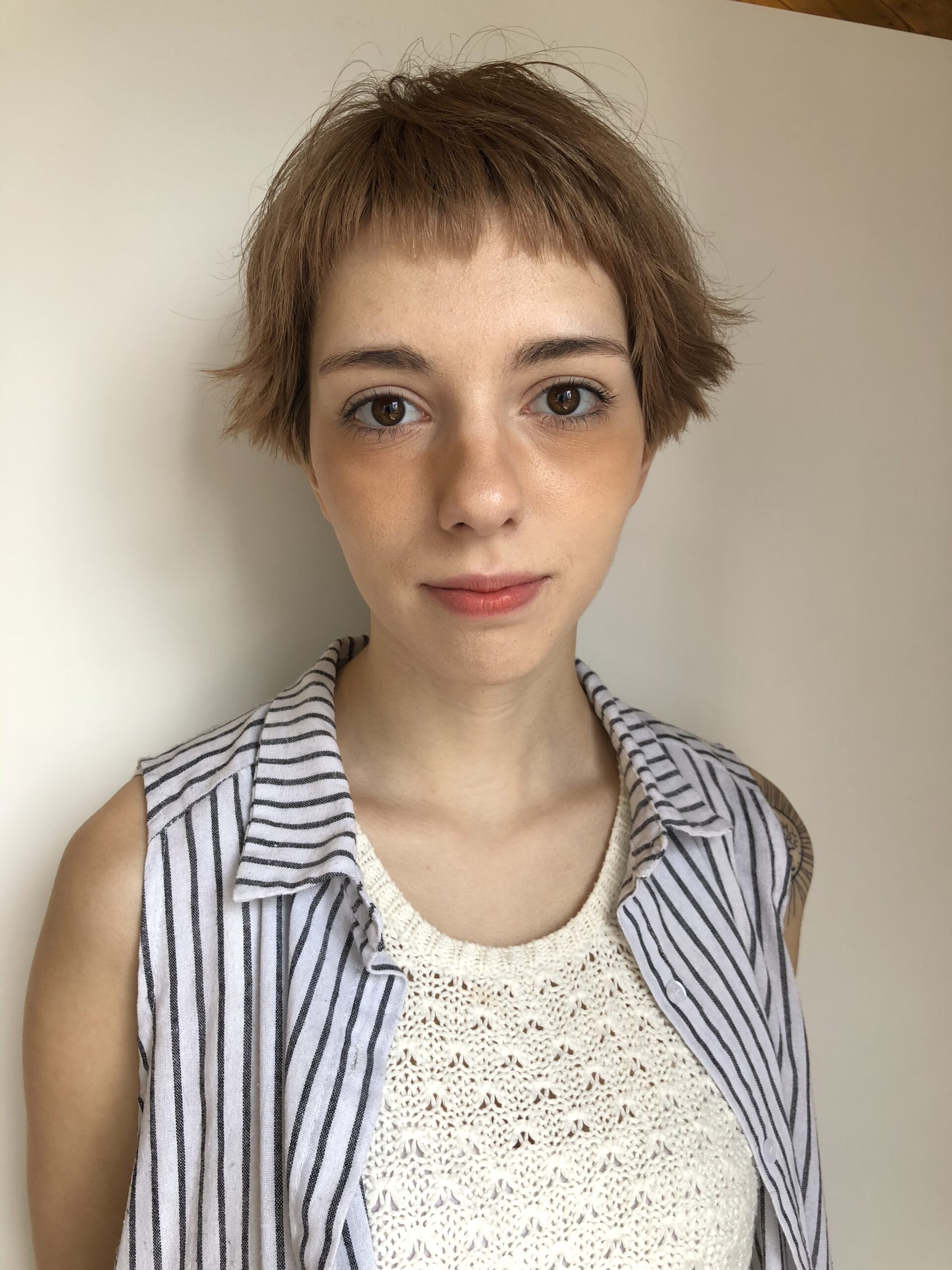 透け感のあるハイトーンカラー