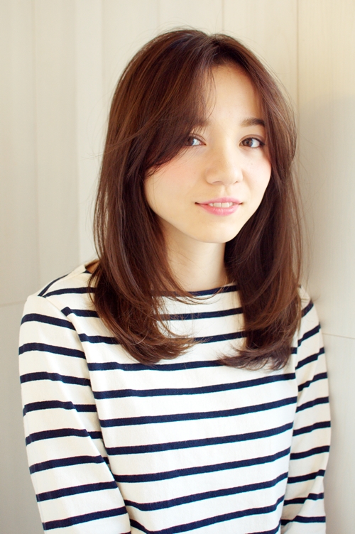 大人可愛いママの優しいセミロング