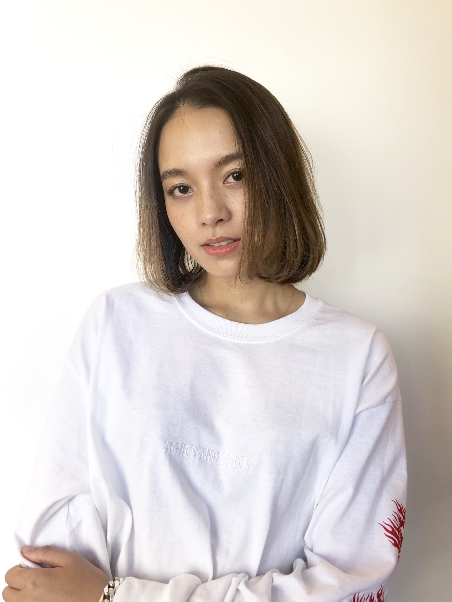 シンプルナチュラルなセンターパートボブ