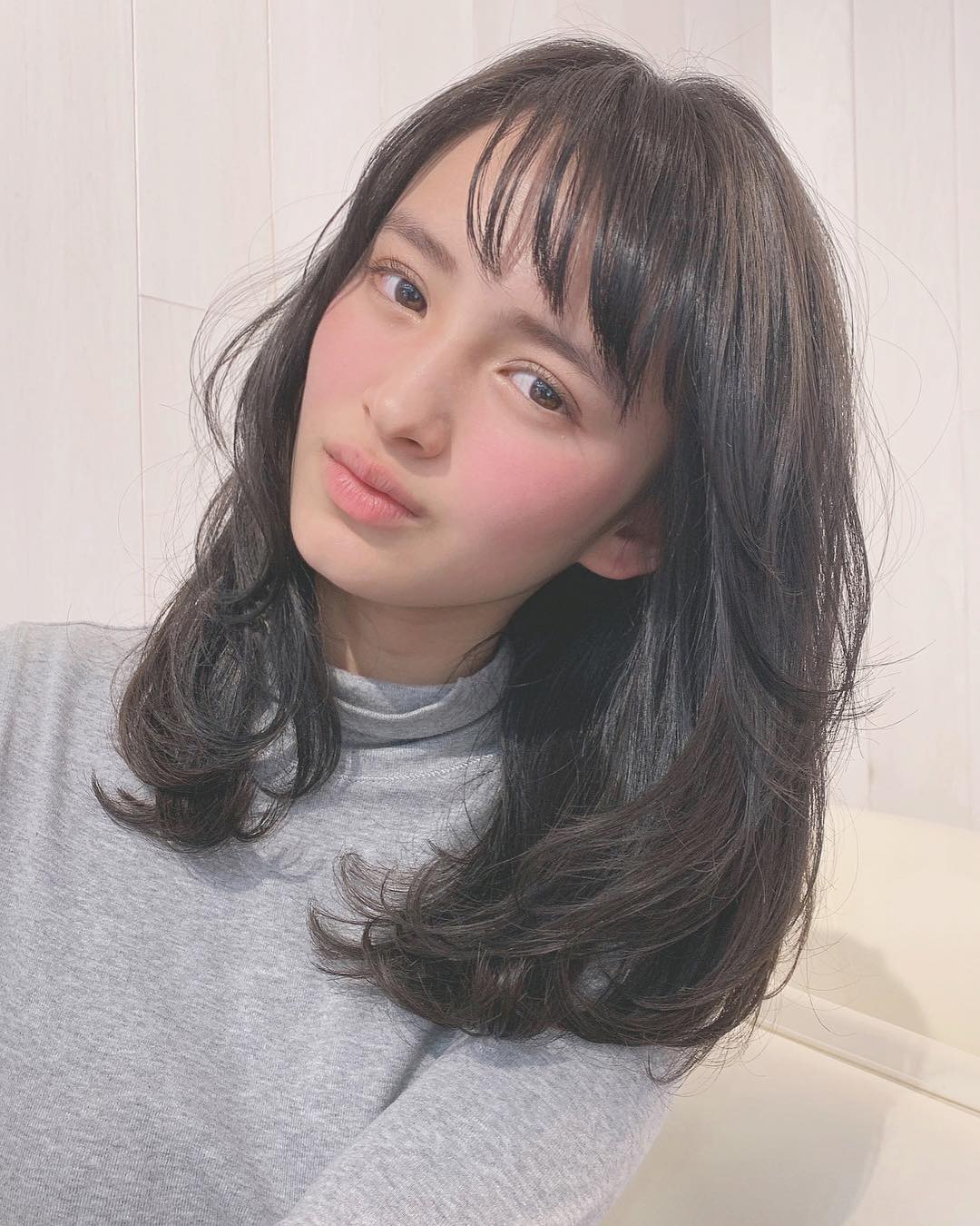 まるで地毛！？黒染めがバレない透け感アッシュブラックカラー♪