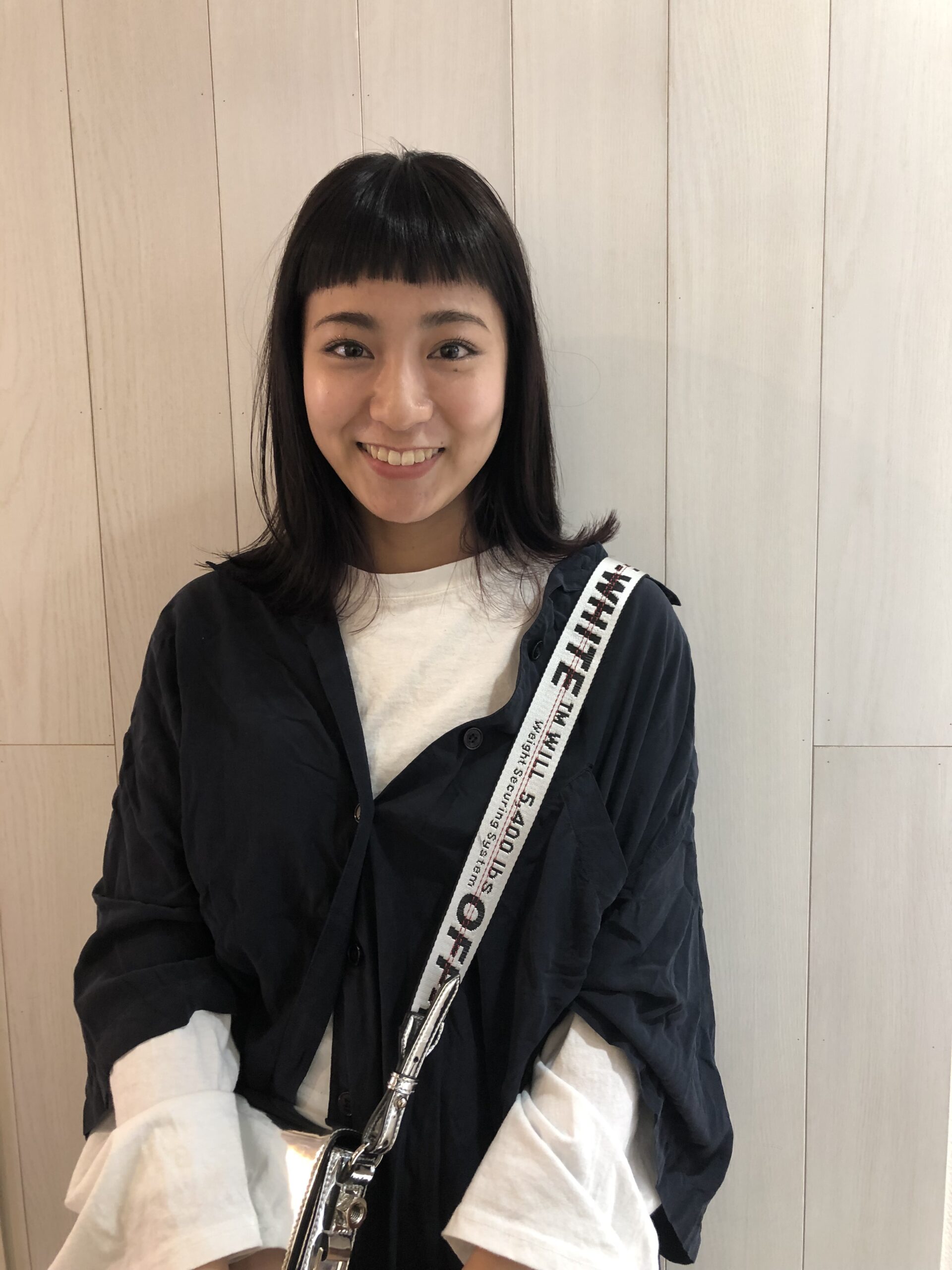 眉上ぱっつんバング