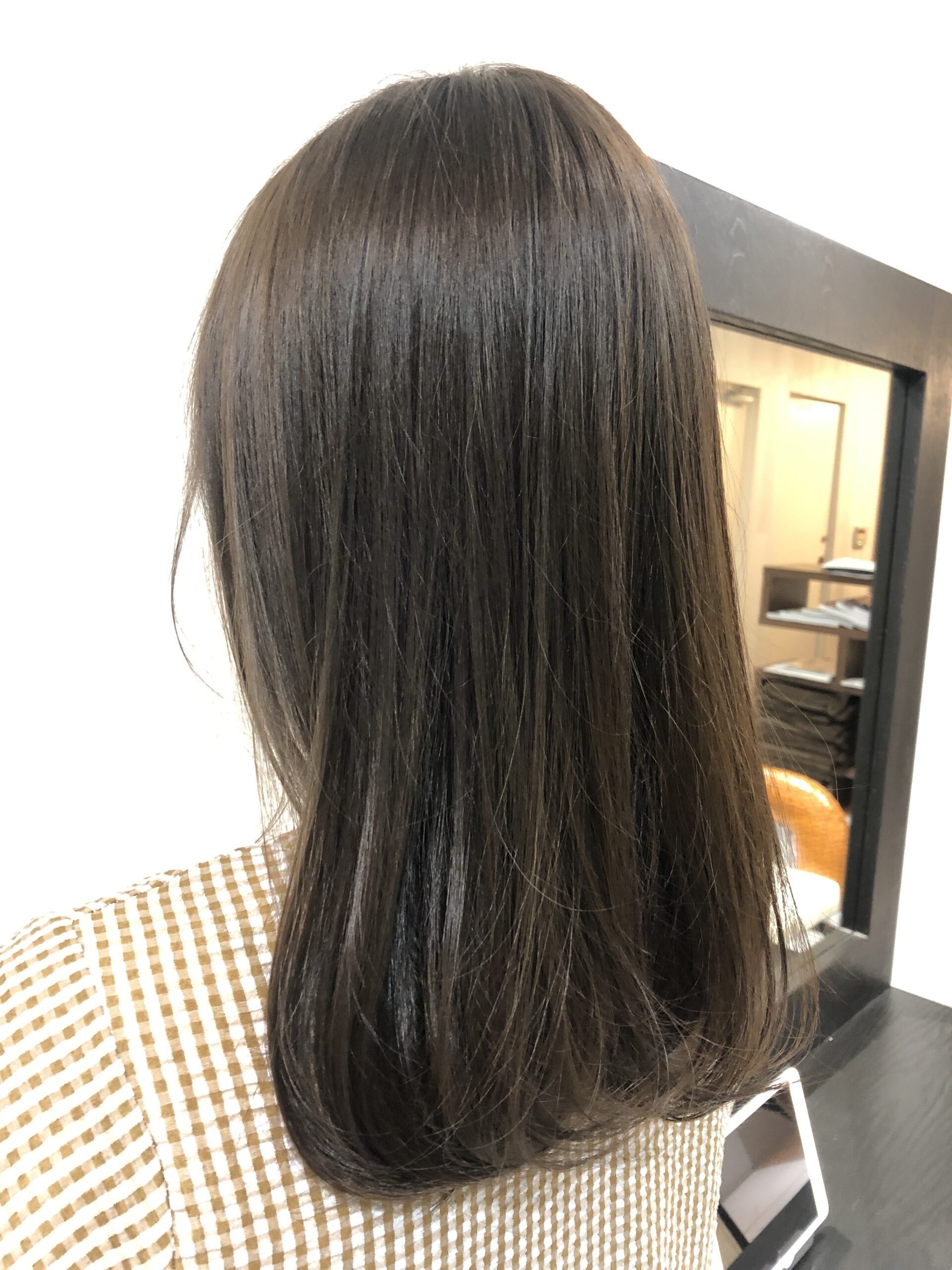 カーキアッシュ