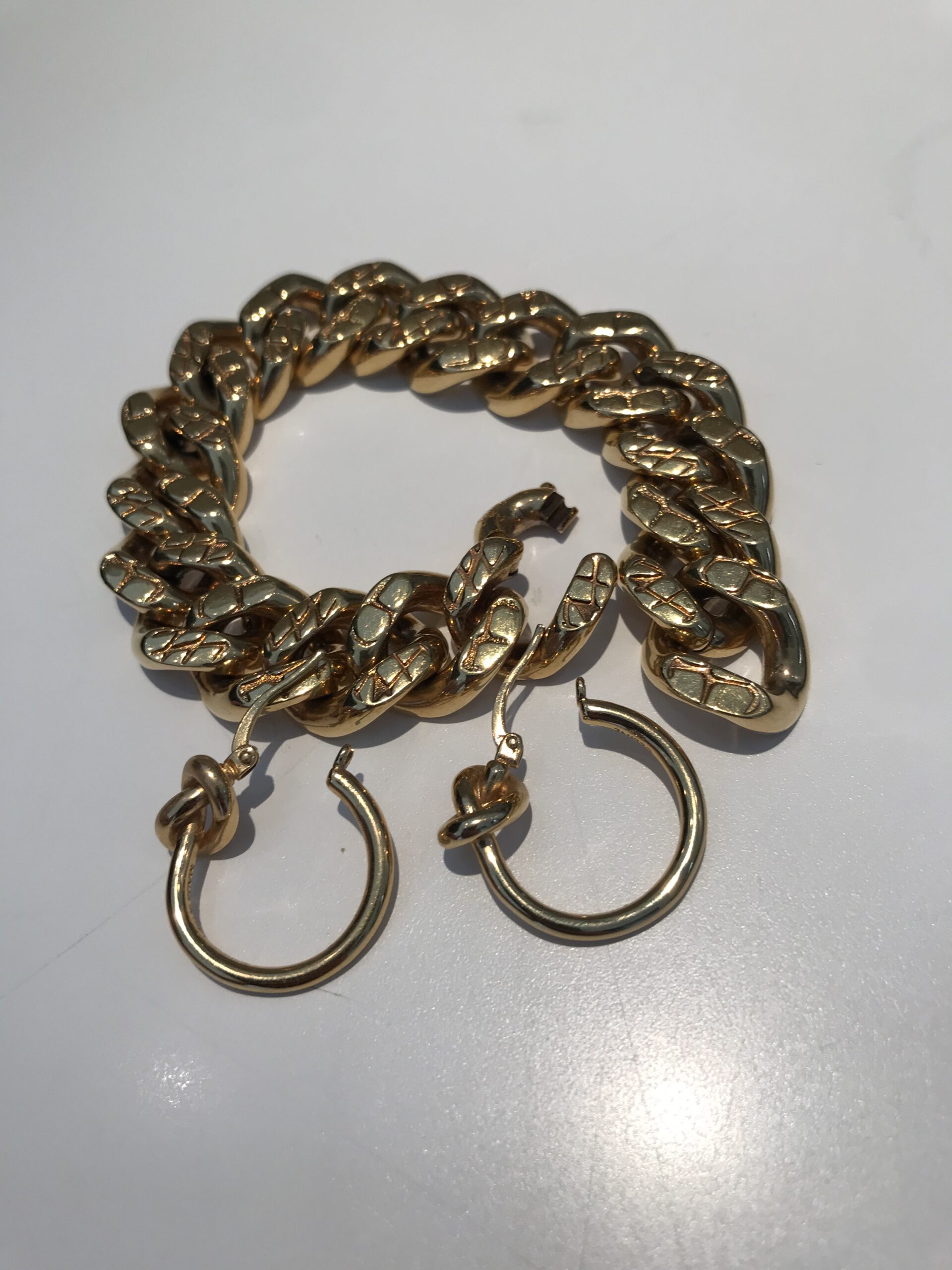 アシスタントのサクラダです！