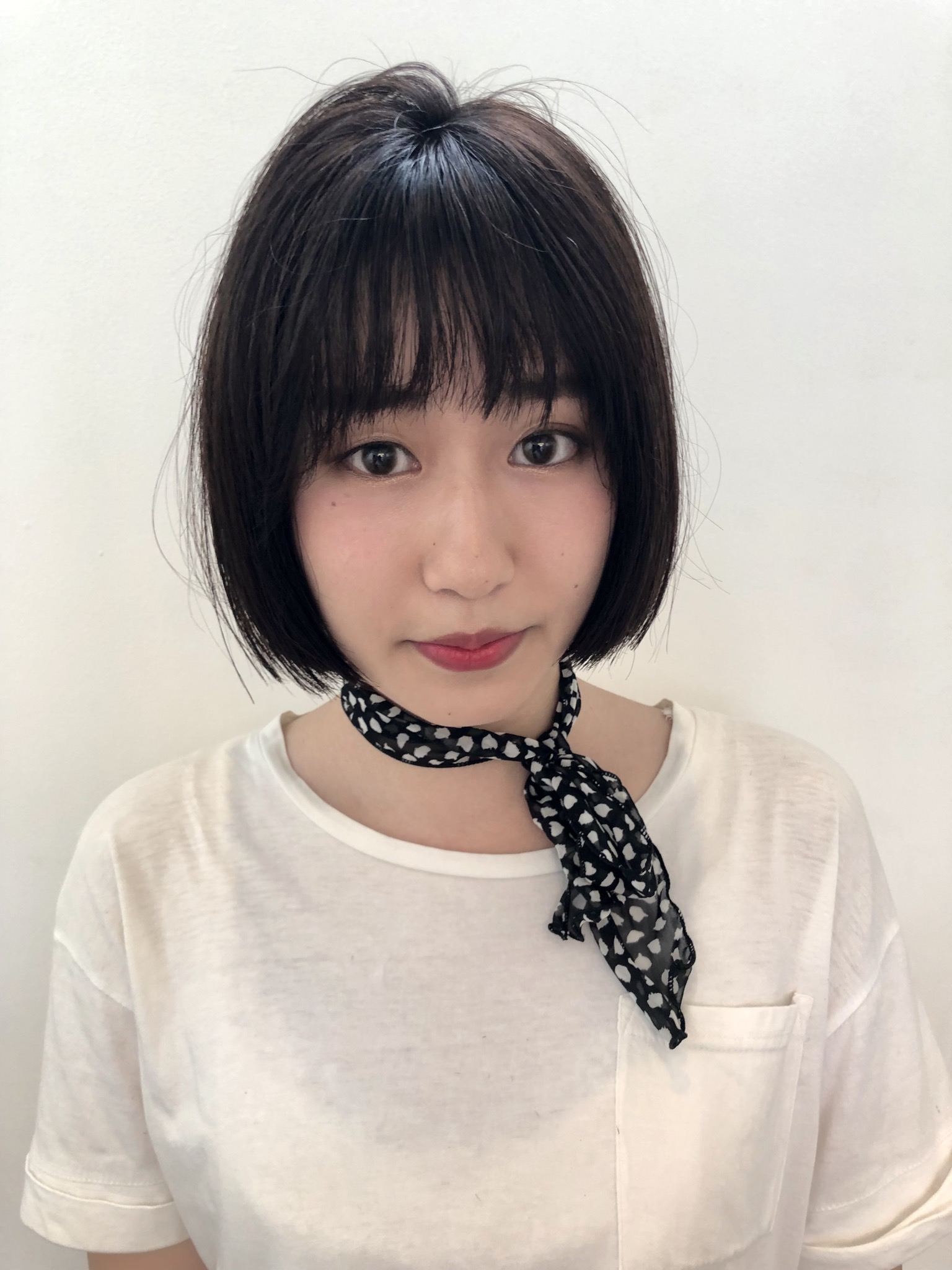 すきバサミを使わないトリートメントしたようなカットで作るミニボブなタッセルボブ。