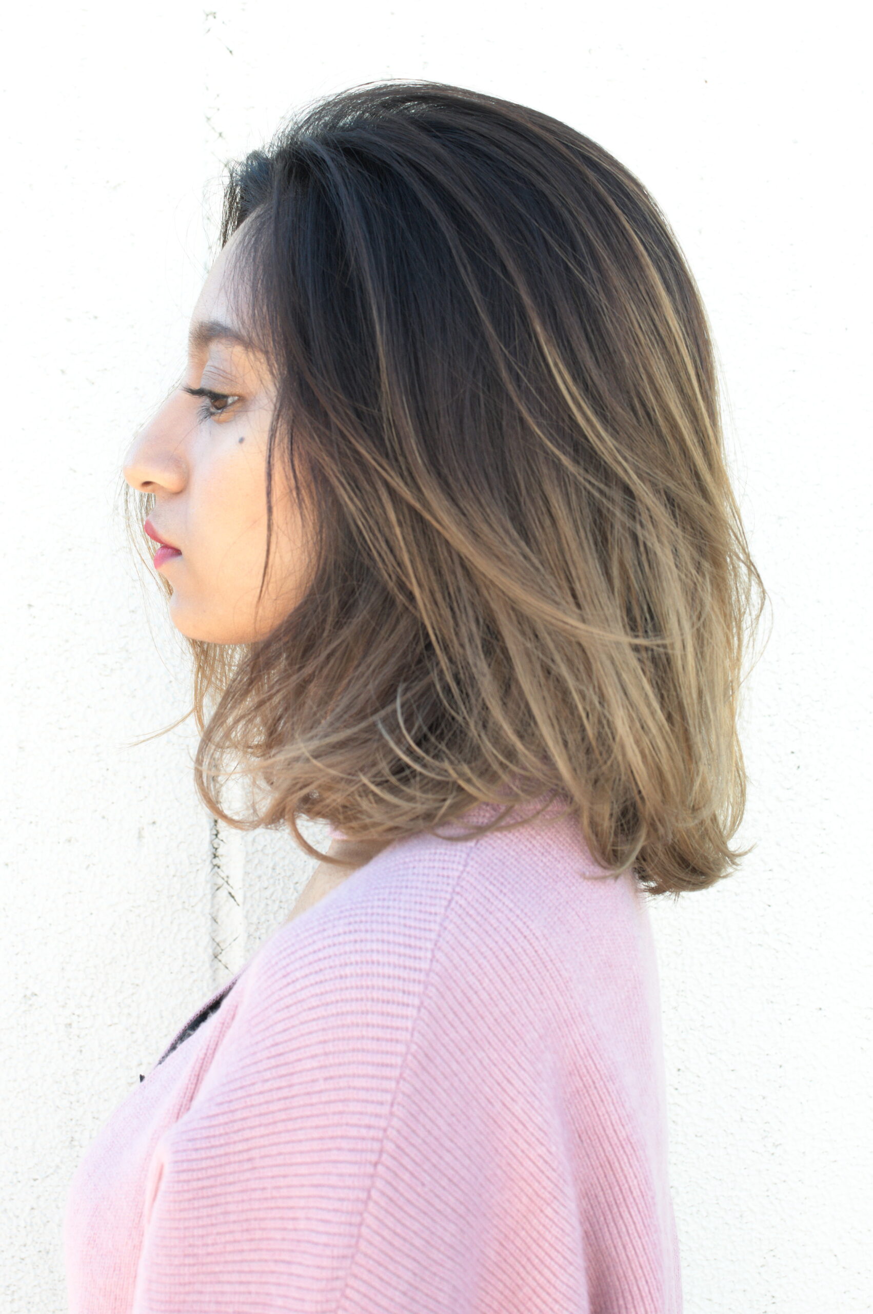 シンプルだけど個性のあるワザありミディアムボブ