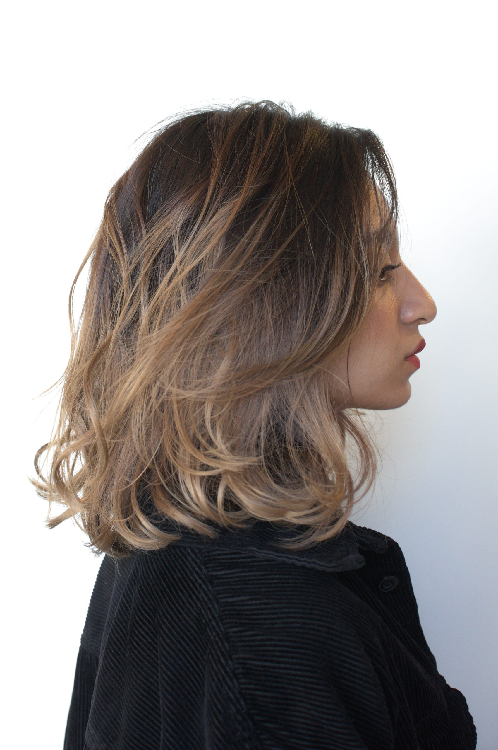 ミディアムウェーブボブスタイル